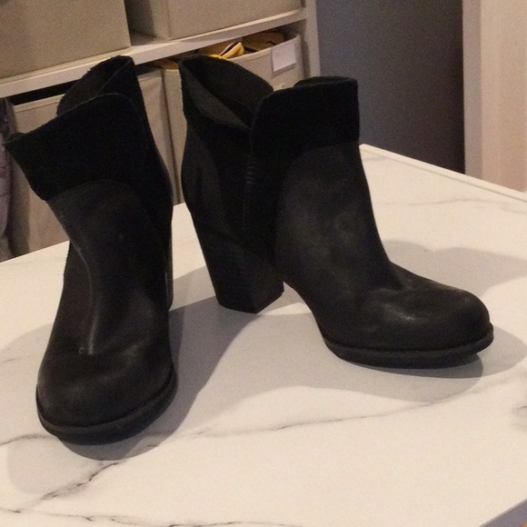 Timberland chunky black heeled boots, size 6.5. - Picture 3 of 7